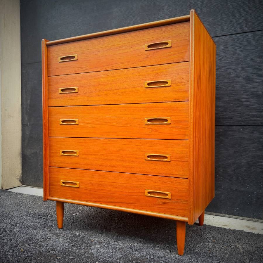 Stunning mid century modern teak tall boy dresser — photograph 3 of 6