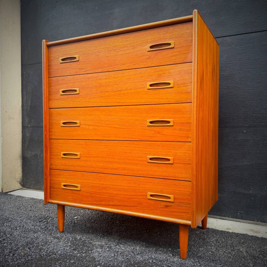 Stunning mid century modern teak tall boy dresser — photograph 3 of 6