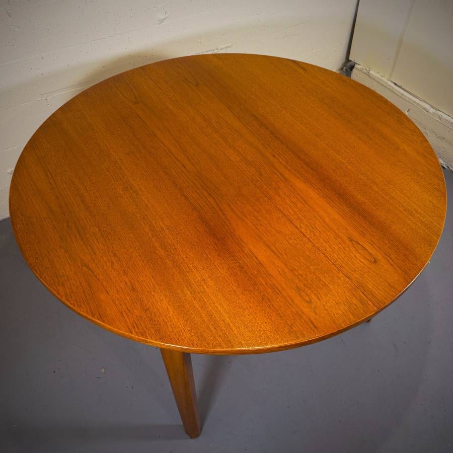 Mid century modern 1960s teak dining table from the UK — photograph 6 of 6