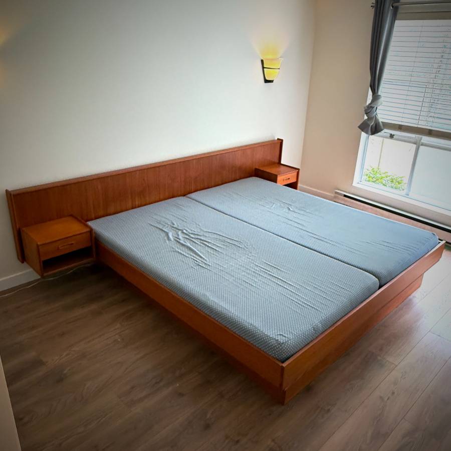 (pending) Rare MCM King teak bedframe with floating nightstands — photograph 3 of 9