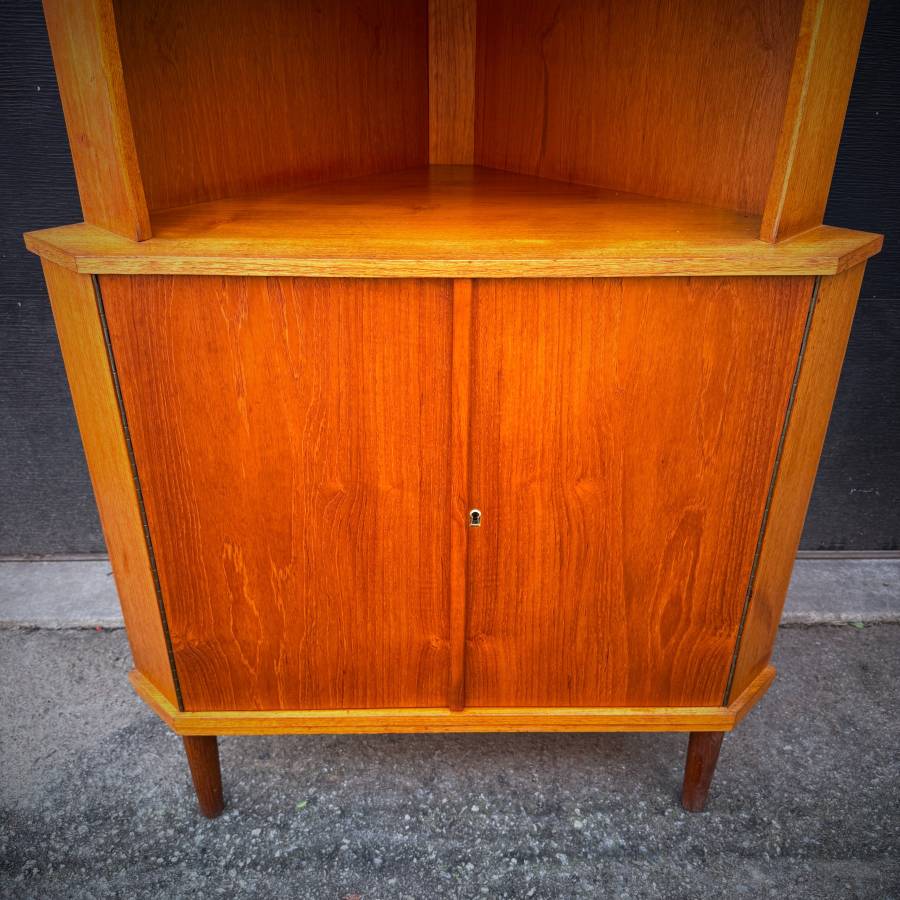 Beautiful mid century modern teak corner bar cabinet — photograph 4 of 7