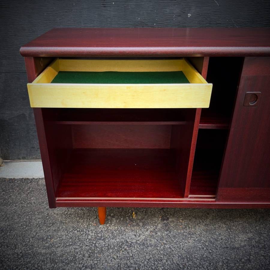 Mid century modern rosewood credenza — photograph 6 of 8