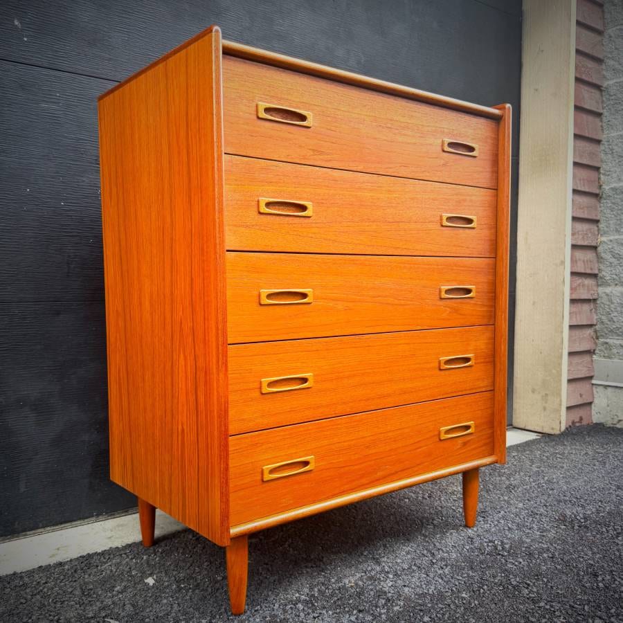 Stunning mid century modern teak tall boy dresser — photograph 2 of 6