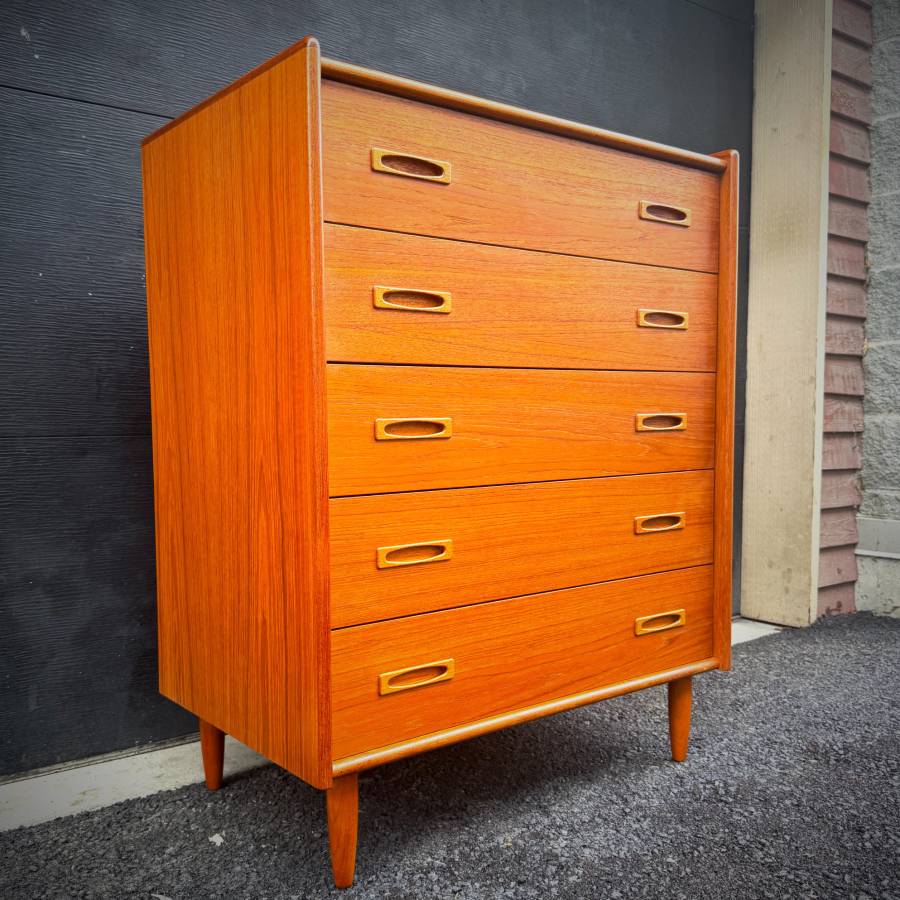 Stunning mid century modern teak tall boy dresser — photograph 2 of 6