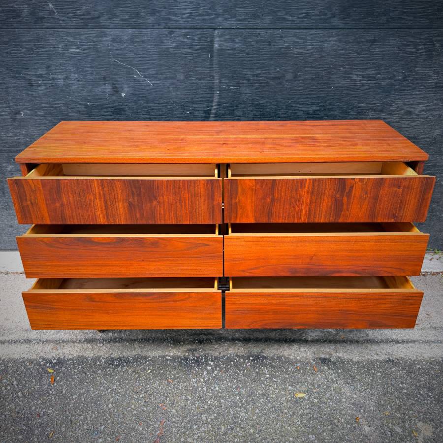 Beautiful refinished mcm walnut 6 drawer dresser — photograph 5 of 6