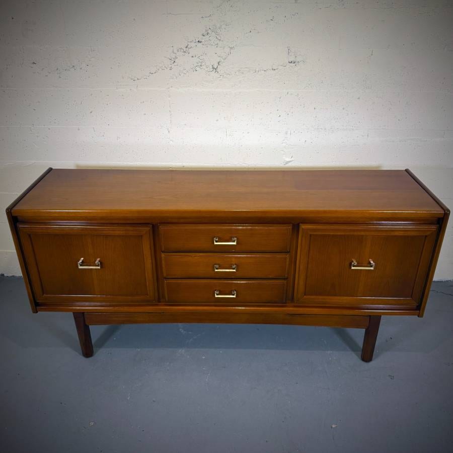Beautiful mid century modern two piece teak credenza hutch from UK — photograph 6 of 10