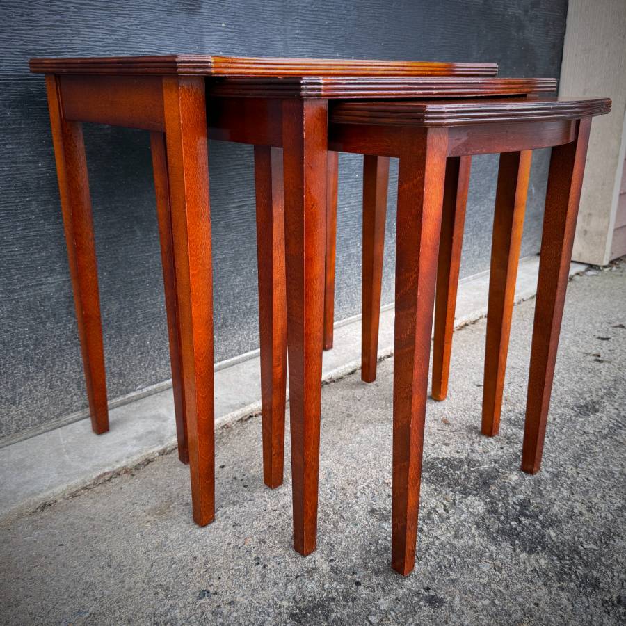Mid century modern mahogany nesting tables — photograph 4 of 6