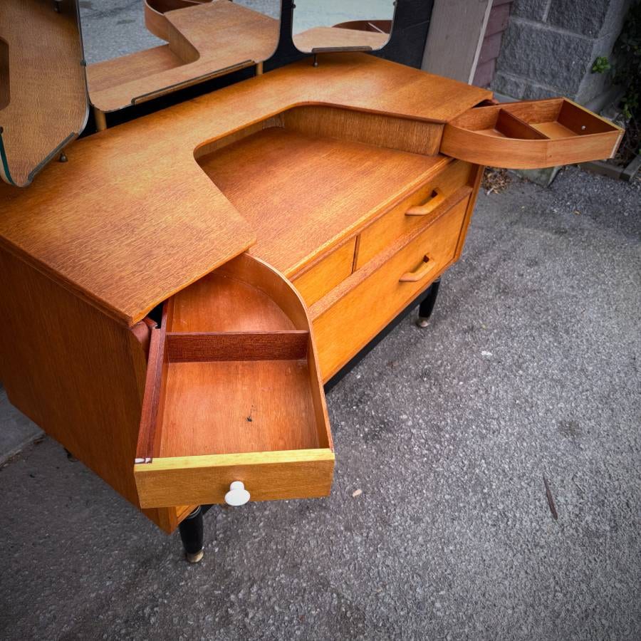 Super rare oak mid century modern vanity dresser by G Plan — photograph 9 of 10