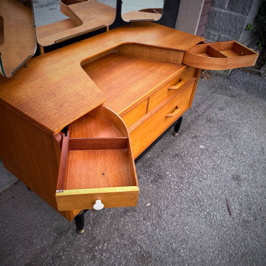 Super rare oak mid century modern vanity dresser by G Plan — photograph 9 of 10