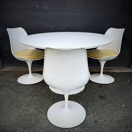 1960s Mcm Eero Saarinen style dining chairs
