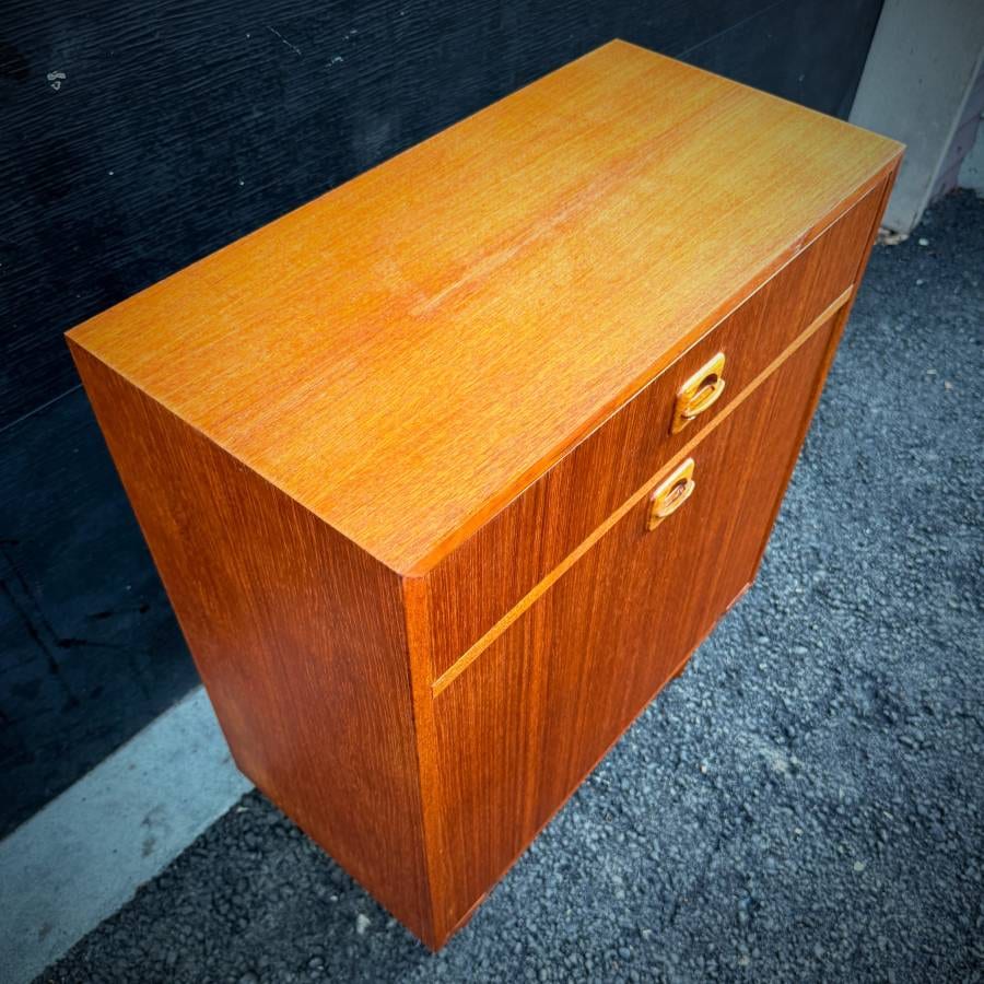 Compact danish modern teak bar cabinet — photograph 5 of 7