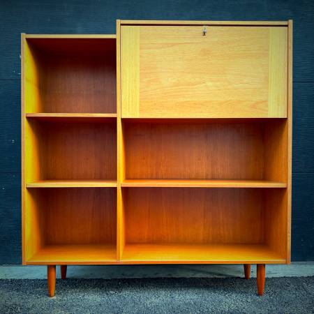 Danish mcm teak shelving unit with drop down bar.