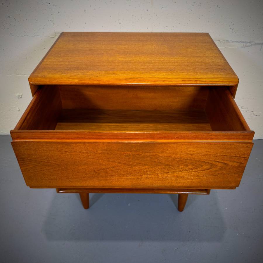 Stunning danish modern teak bedside table — photograph 5 of 6