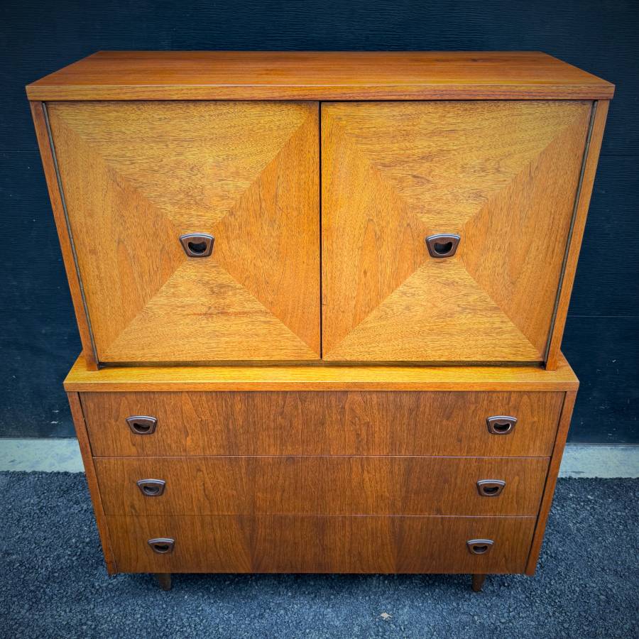 Large mid century modern walnut chest of drawers — photograph 4 of 8