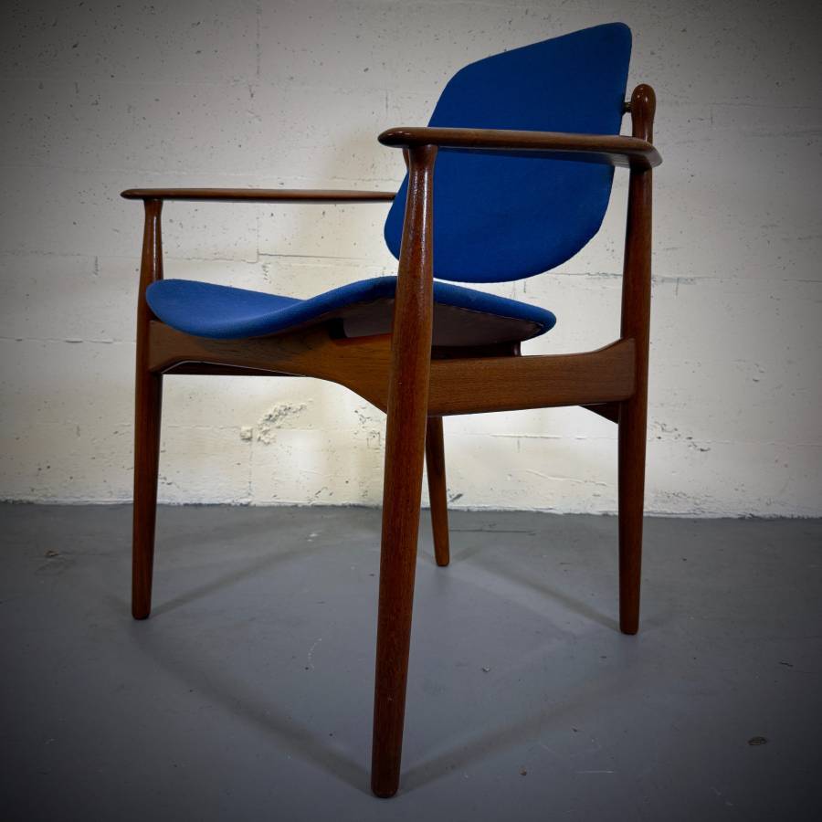 Gorgeous Arne Vodder mcm teak armchair model FD184/L made in Denmark — photograph 3 of 8