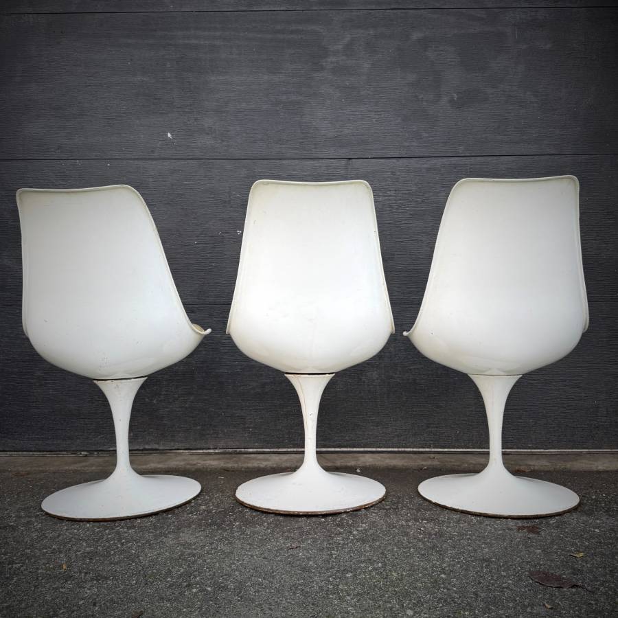 1960s Mcm Eero Saarinen style dining chairs — photograph 7 of 13
