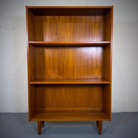 Compact mid century modern teak shelving unit