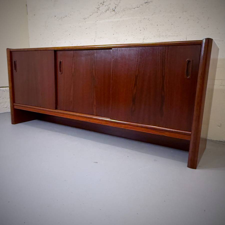 Beautiful danish modern rosewood credenza — photograph 3 of 8