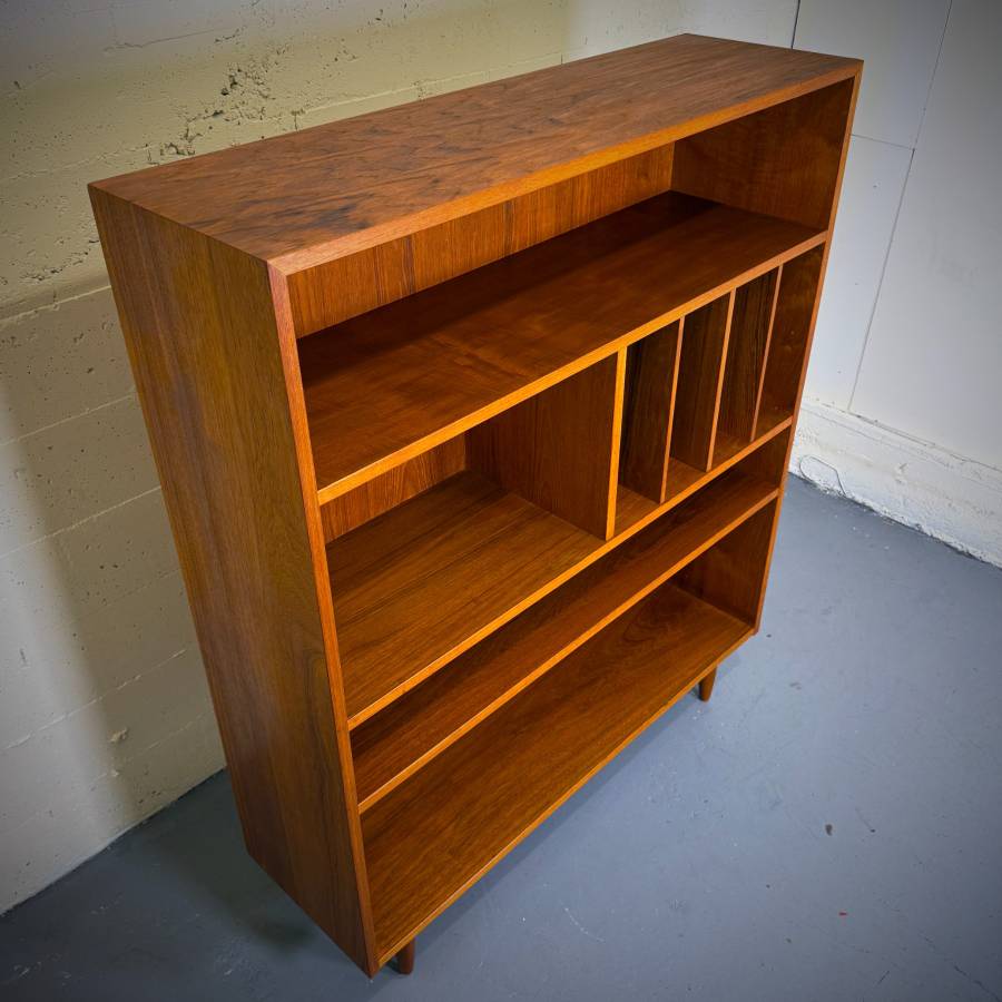 Stunning high quality danish modern teak LP shelving unit — photograph 5 of 5