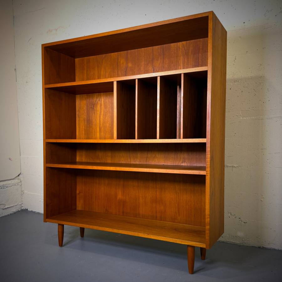 Stunning high quality danish modern teak LP shelving unit — photograph 3 of 5