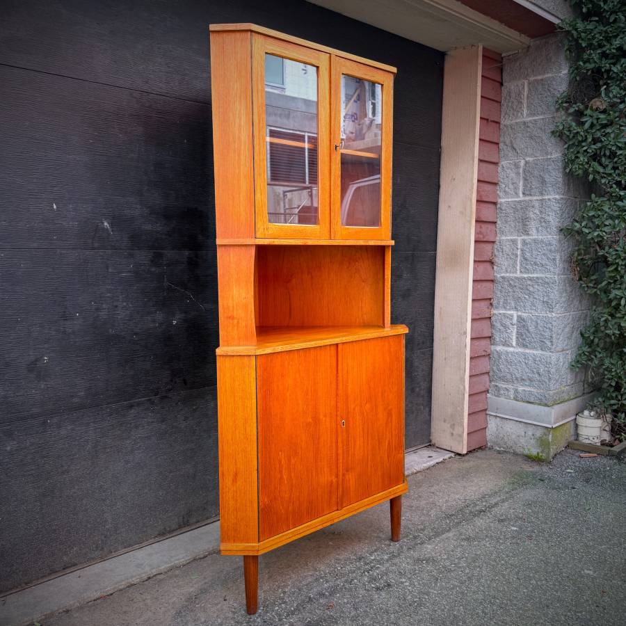 Beautiful mid century modern teak corner bar cabinet — photograph 2 of 7
