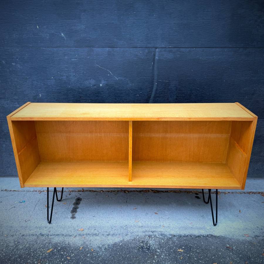 Mid century oak atomic LP shelving unit — photograph 4 of 5