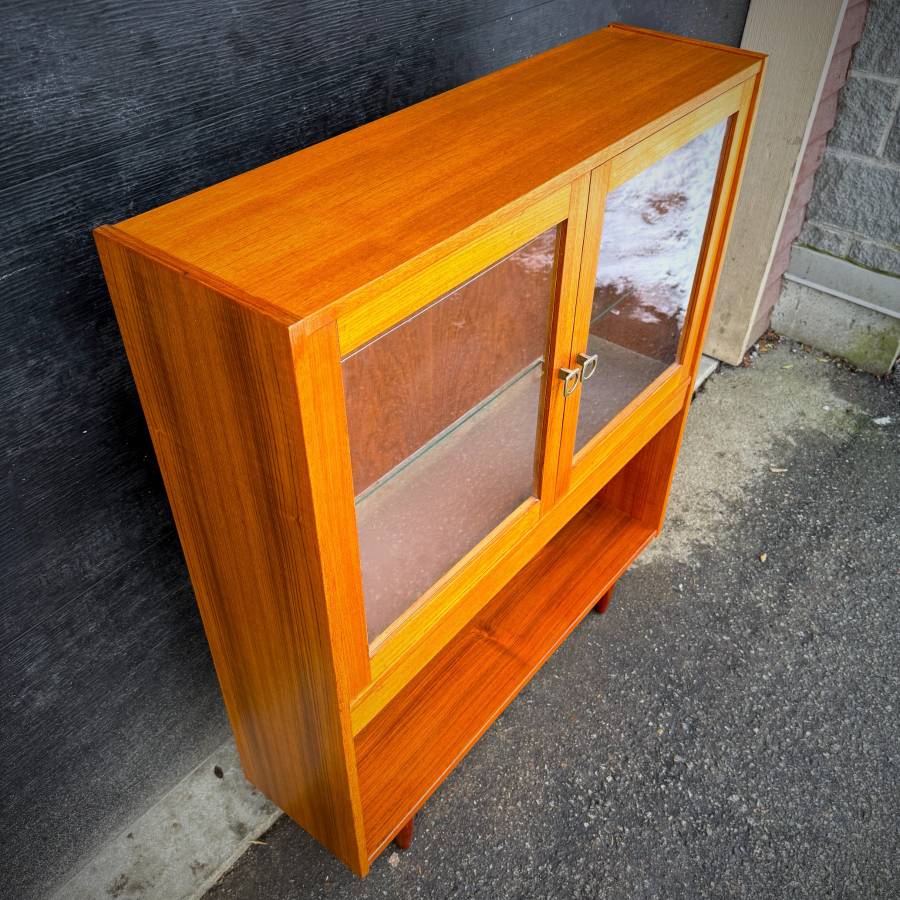 Mid century modern teak and glass shelving unit — photograph 5 of 6