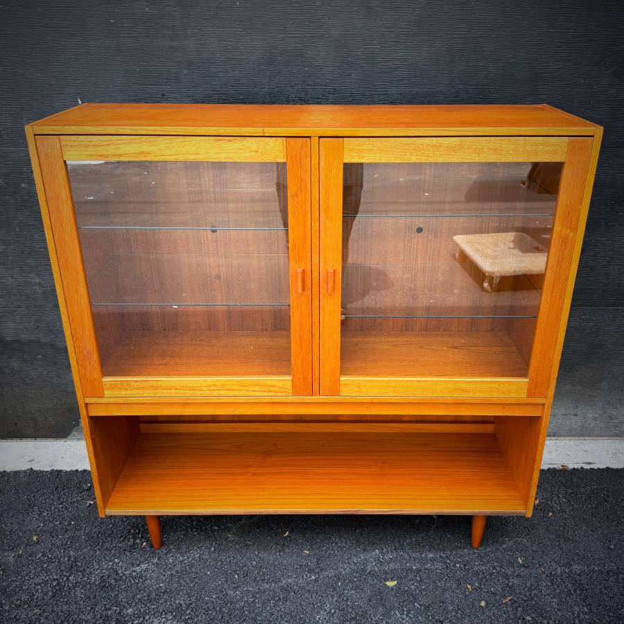 Domino mobler danish modern teak and glass shelving unit — photograph 4 of 6