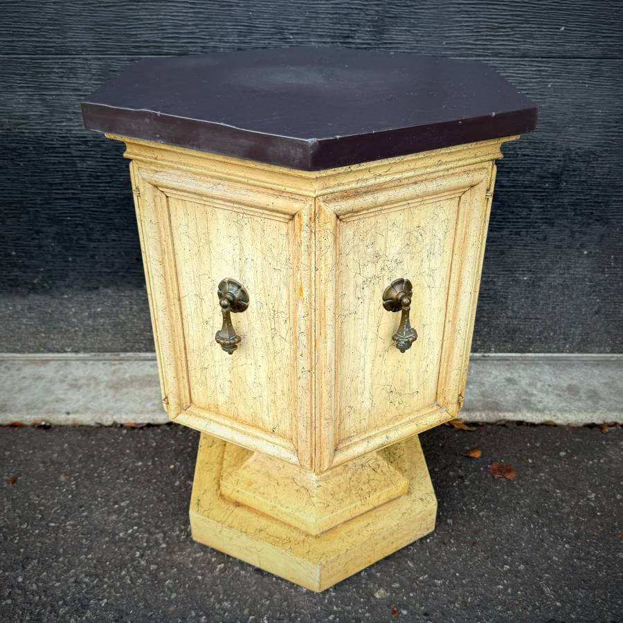 Italian mid century modern pedestal table — photograph 3 of 7
