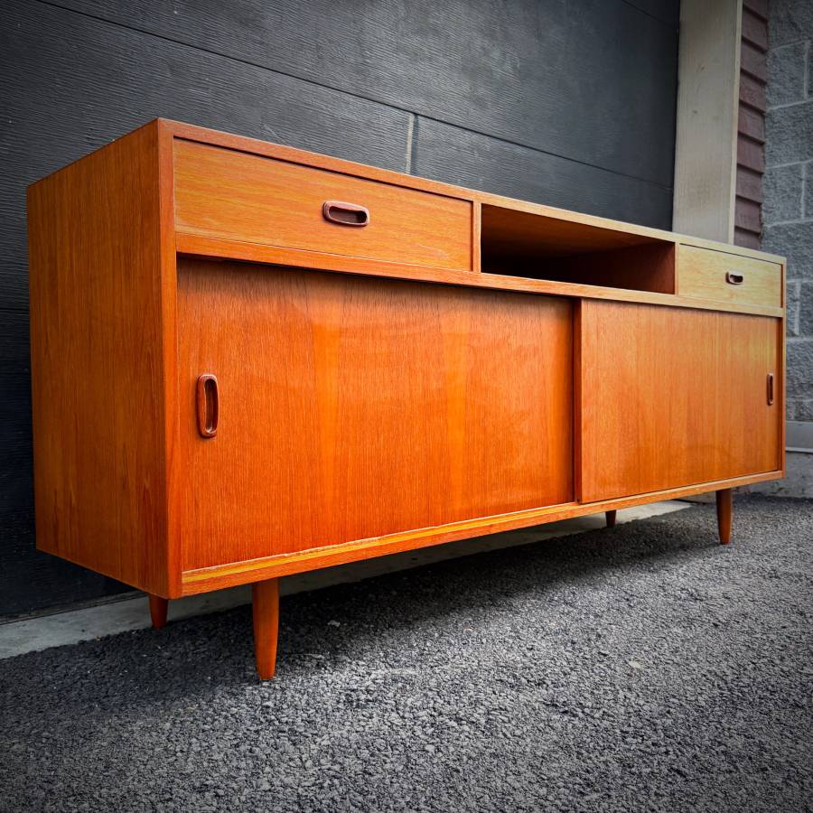 Mid century modern teak credenza — photograph 2 of 8