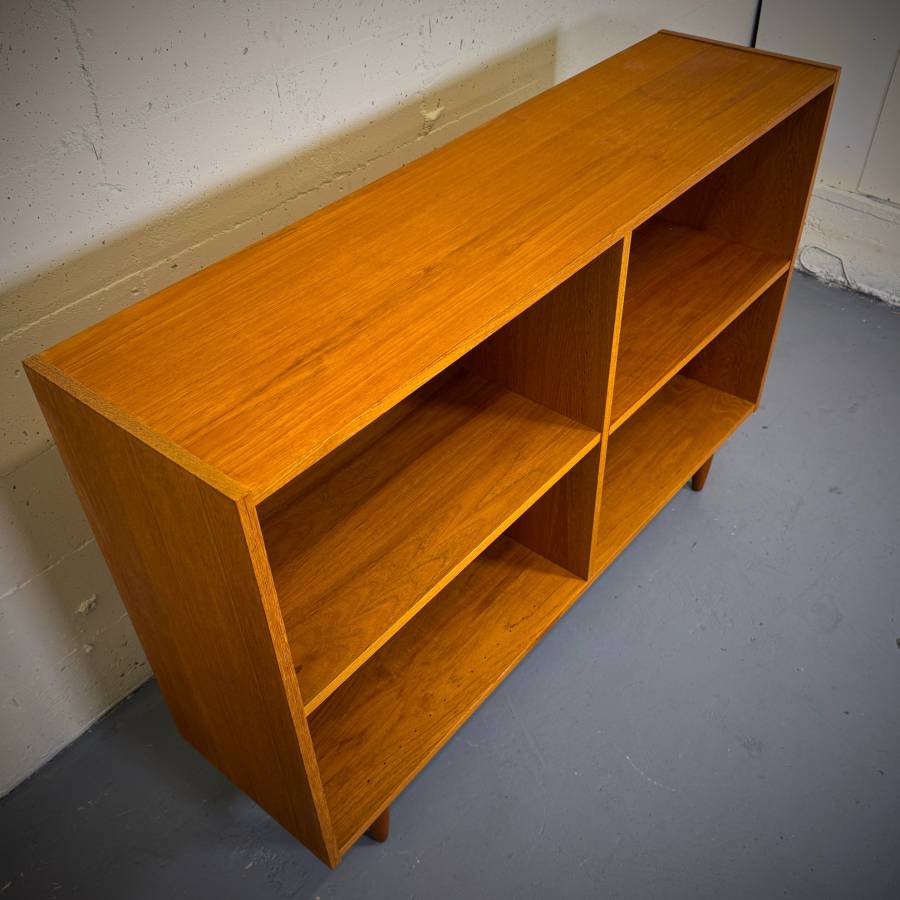 Mid century modern teak shelving unit — photograph 5 of 5