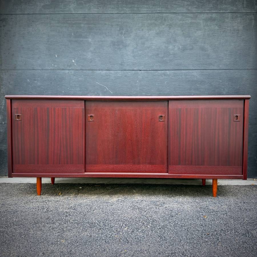 Mid century modern rosewood credenza — photograph 2 of 8