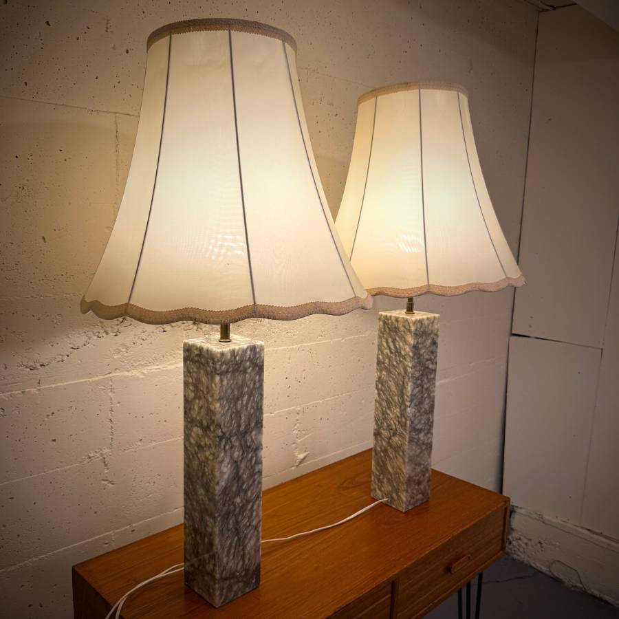 Rare pare of 1950s Italian marble table lamps with original shades — photograph 3 of 10