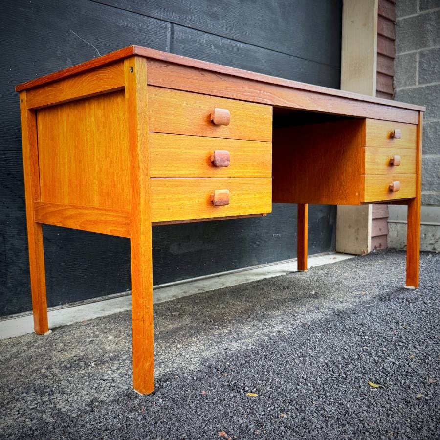 Mid century danish modern teak 6 drawer desk — photograph 3 of 6