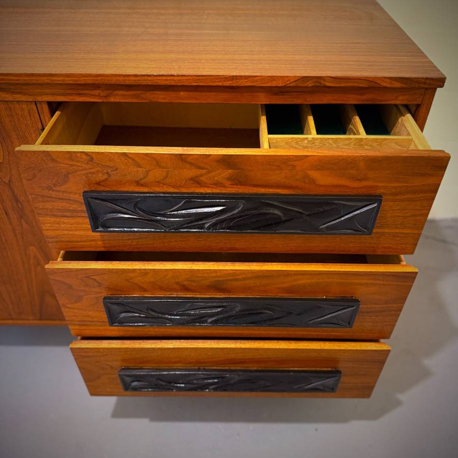 Mid century modern walnut credenza — photograph 6 of 8