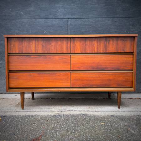 Beautiful refinished mcm walnut 6 drawer dresser