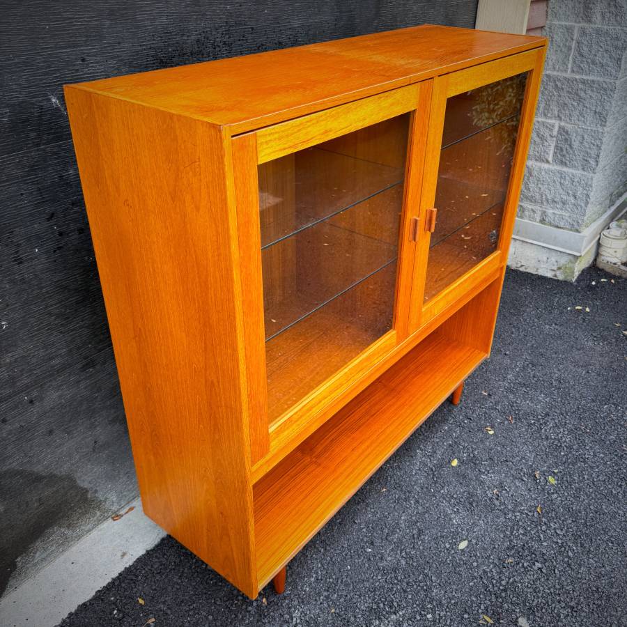 Domino mobler danish modern teak and glass shelving unit — photograph 5 of 6