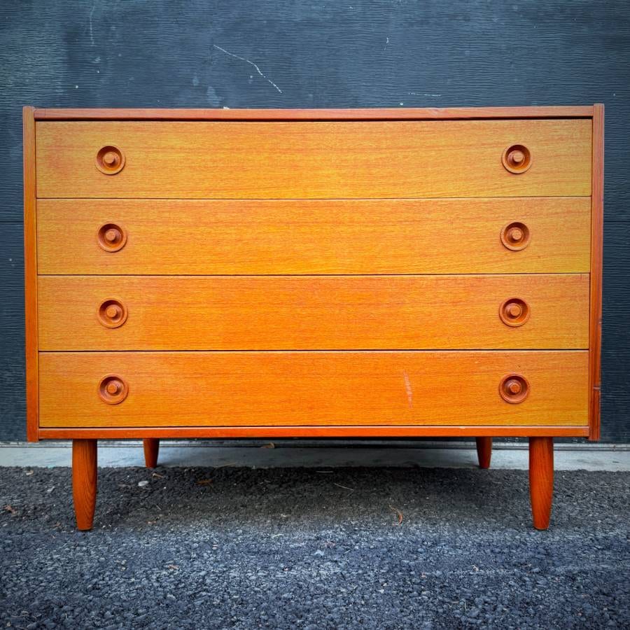 Beautiful danish modern compact teak four drawer dresser — photograph 2 of 6