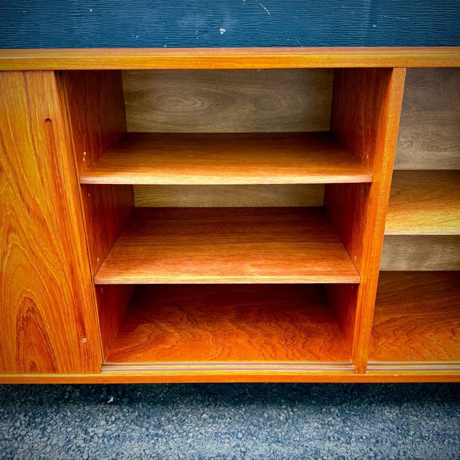 Beautiful extra long mid century modern teak four drawer credenza — photograph 7 of 9