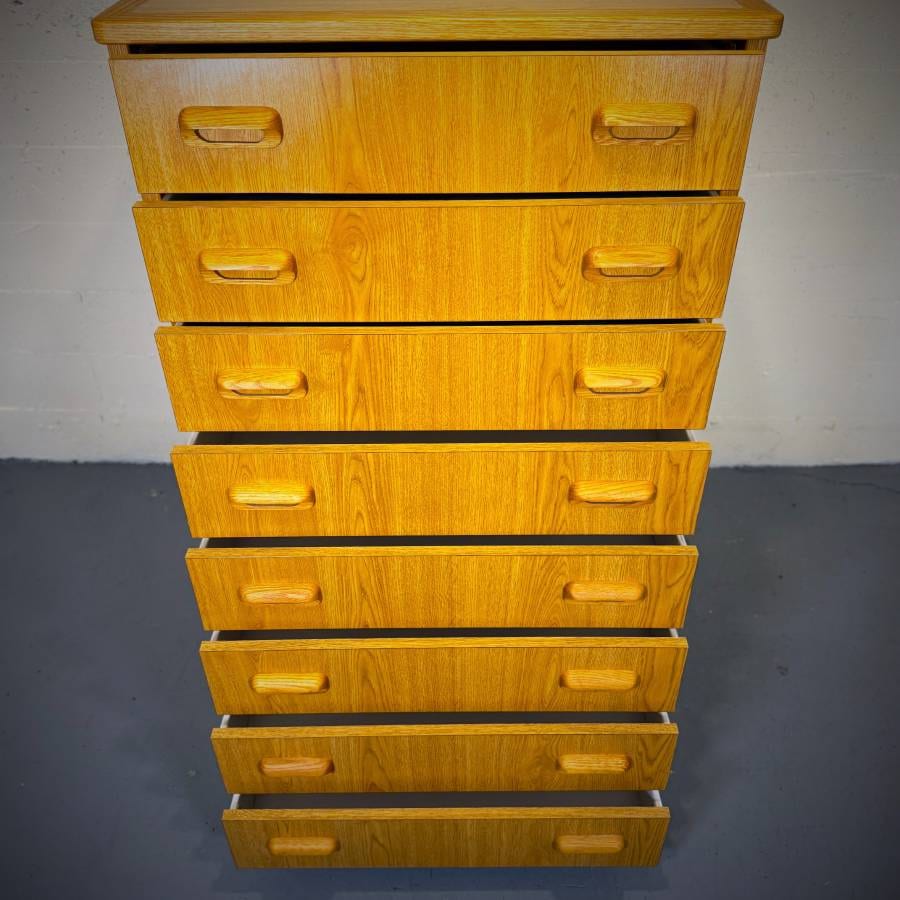 Extra large vintage mcm oak 8 drawer tall boy dresser — photograph 5 of 6
