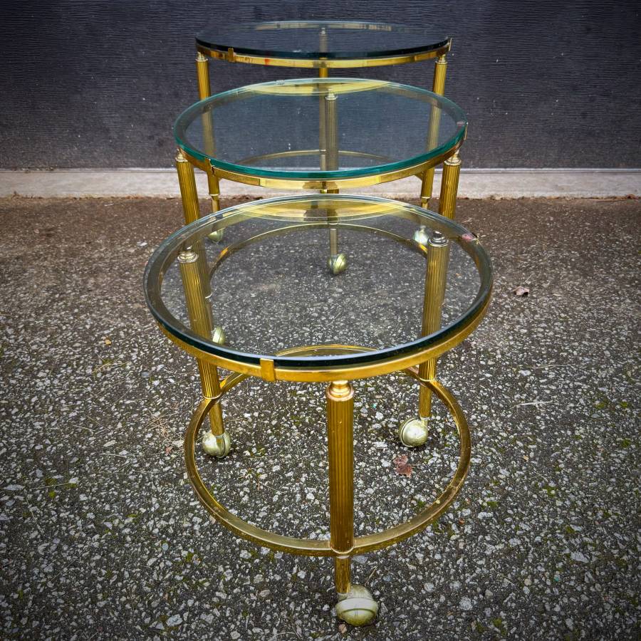 Set of 3 hollywood regency mcm brass and glass nesting tables — photograph 3 of 8