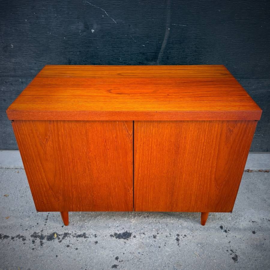 Mid century modern compact teak credenza — photograph 2 of 7