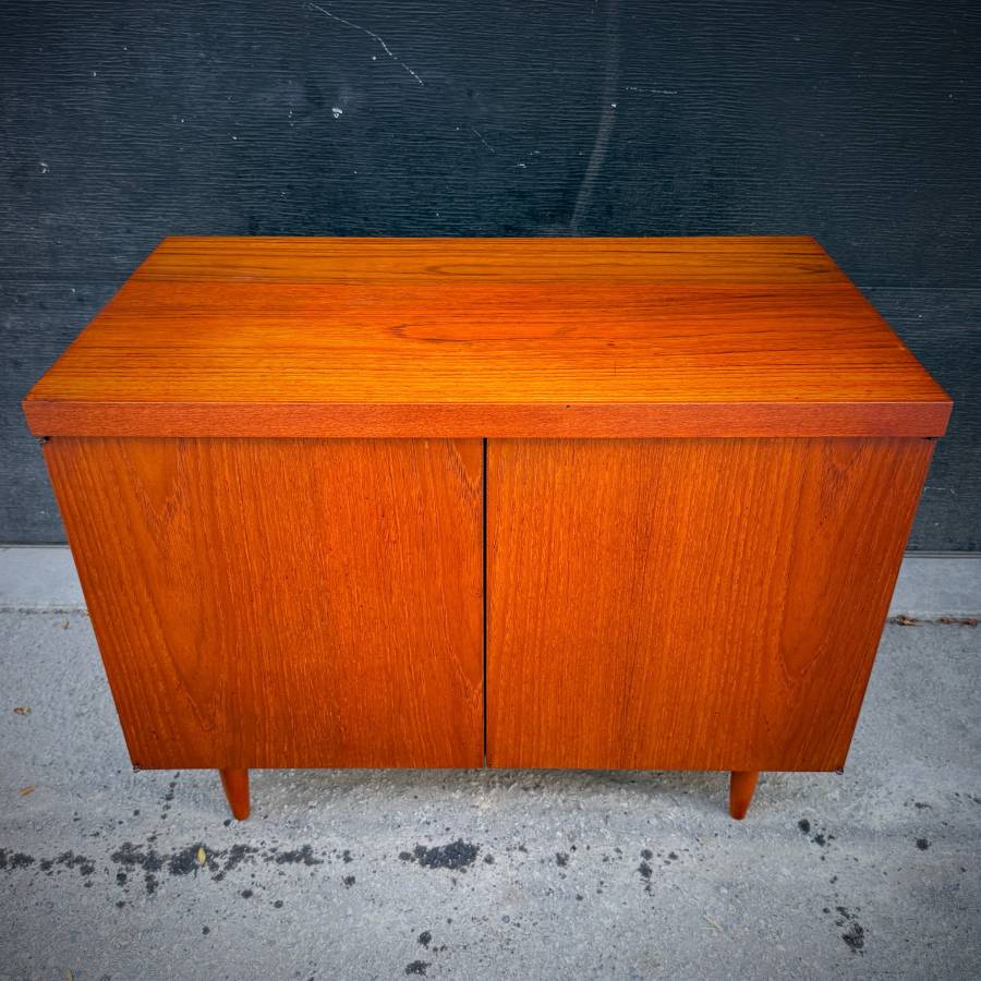 Mid century modern compact teak credenza — photograph 2 of 7