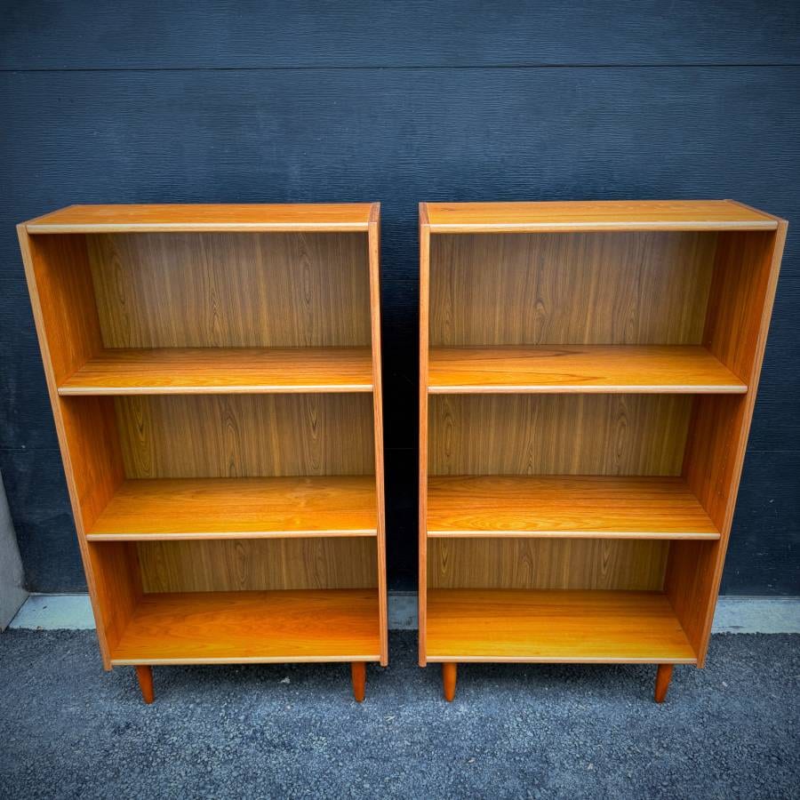 Beautiful pair of mcm teak LP bookshelves made in Denmark — photograph 4 of 6