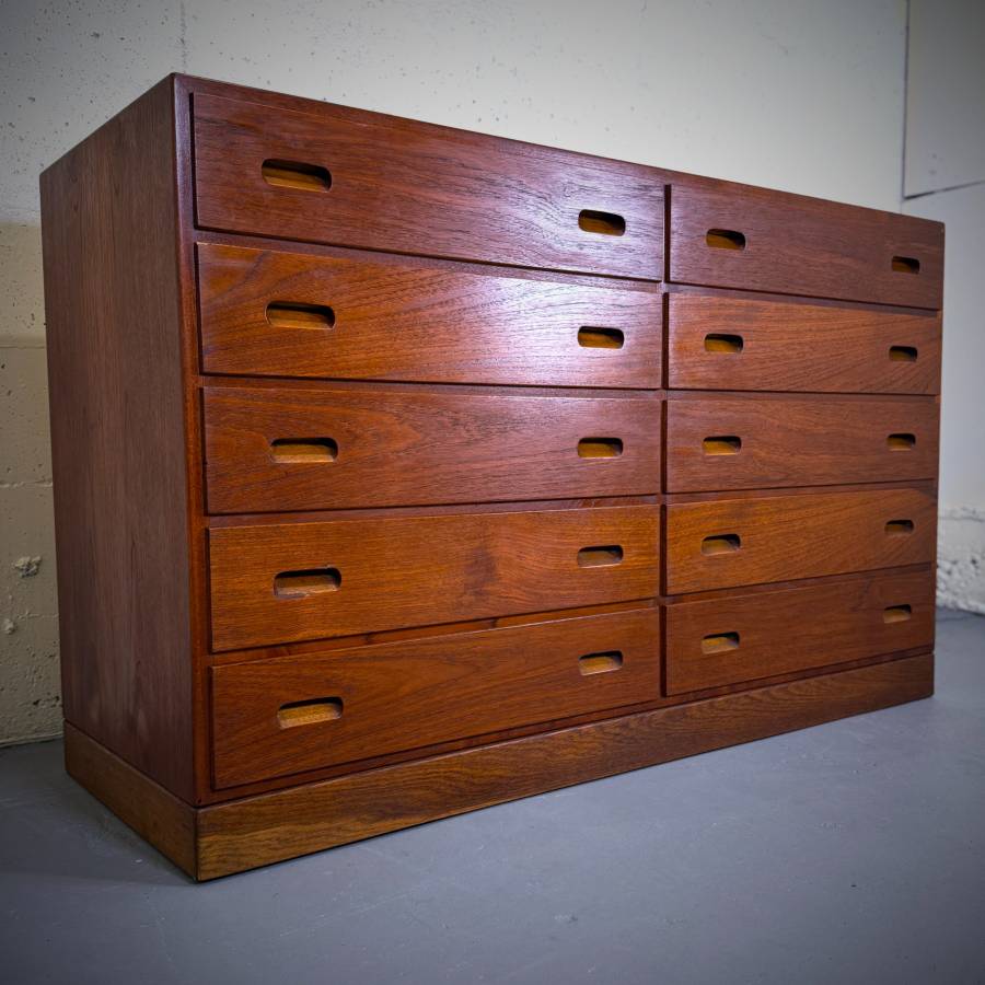 Stunning danish modern rosewood dresser by Borge Mogensen — photograph 3 of 8
