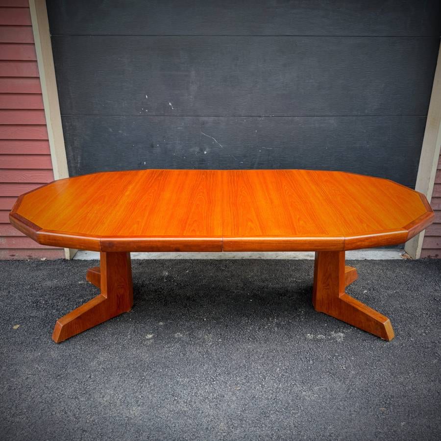 Mid century modern teak pedestal table — photograph 6 of 9