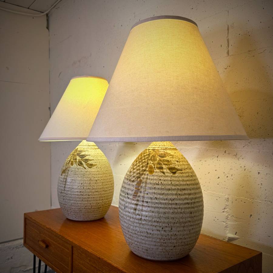 Pair of mid century modern ceramic table lamps — photograph 3 of 8