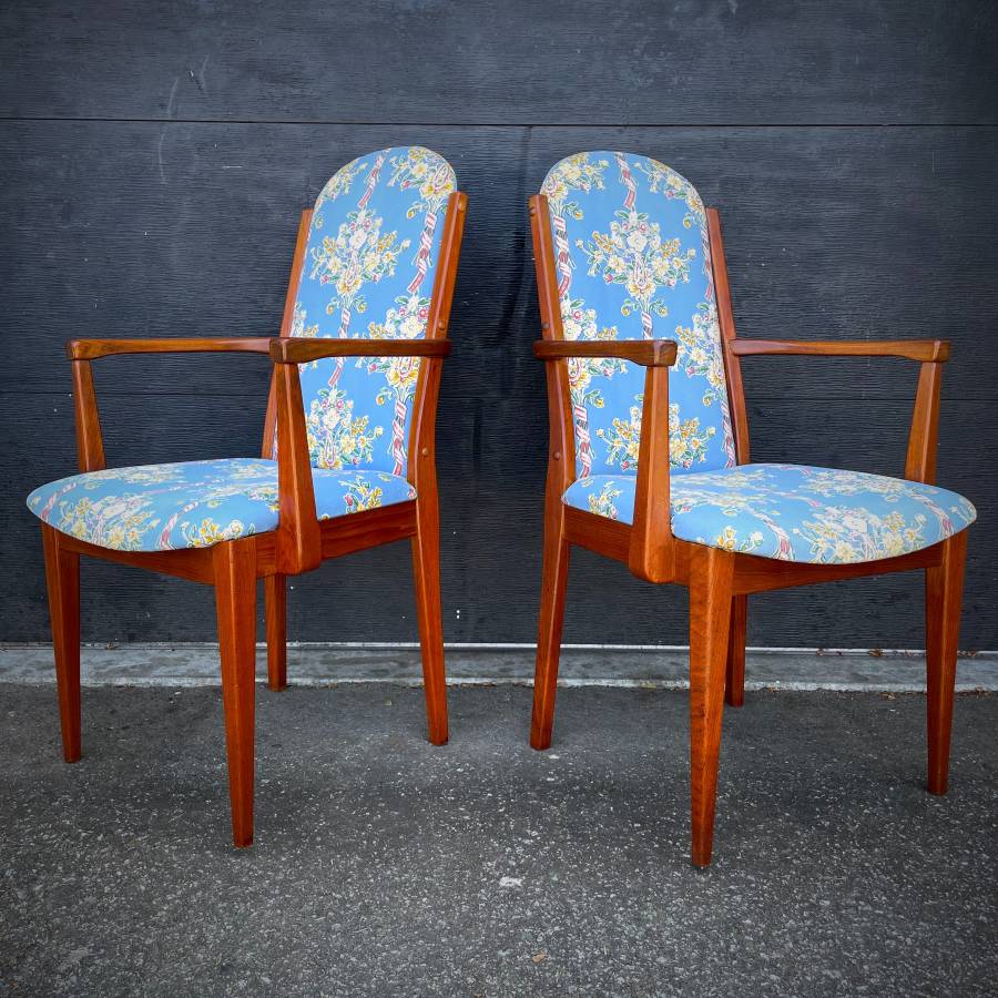 Pair of mid century modern teak arm chairs — photograph 7 of 8