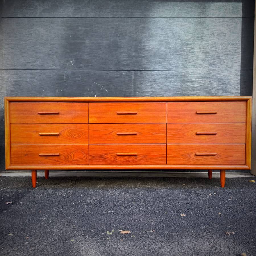 Mid century modern teak 9 drawer dresser — photograph 2 of 6