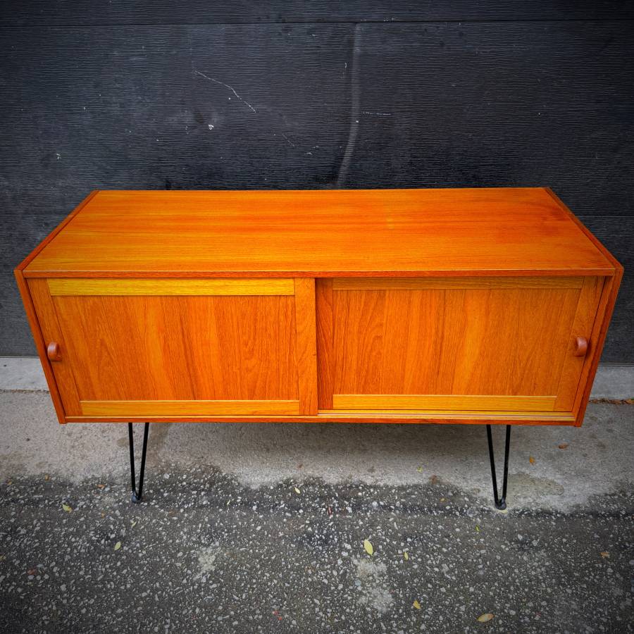 Mid century modern atomic teak credenza — photograph 4 of 7